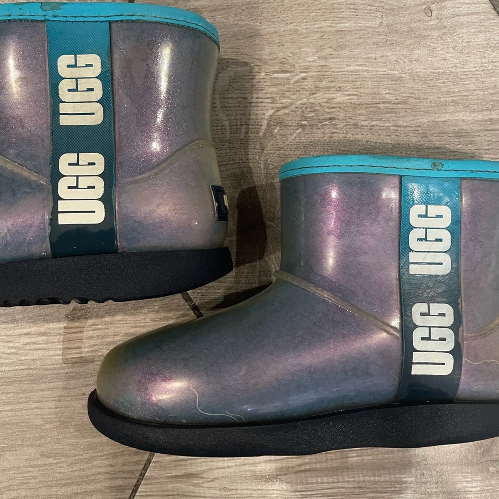 UGG Girls Classic Clear size 13
